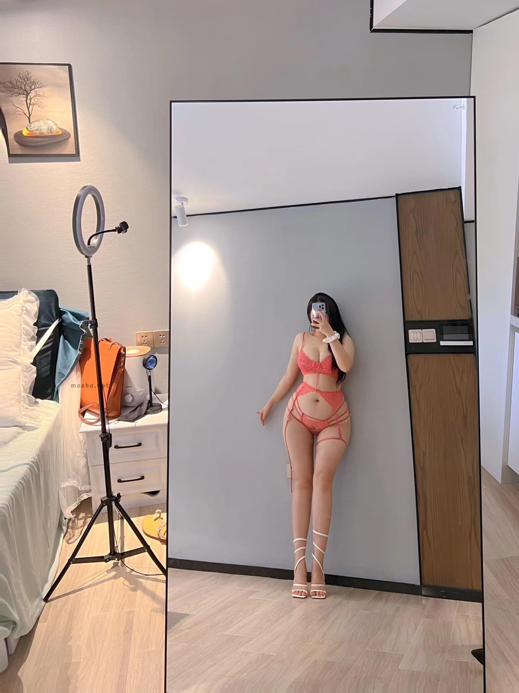 迷人的五姨太 – 吊带蕾丝【23P】